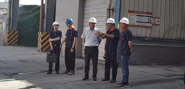 集團(tuán)公司黨委委員、股份公司黨委書記、總經(jīng)理蔣培進(jìn)到建材公司調(diào)研