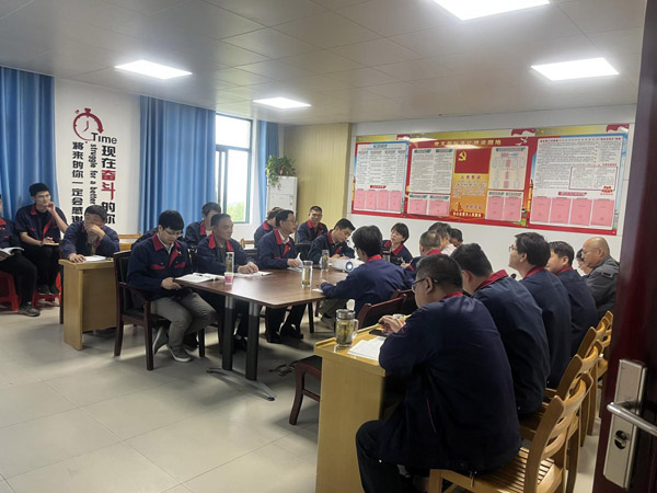 王伍升到建材研究室、建材公司調(diào)研